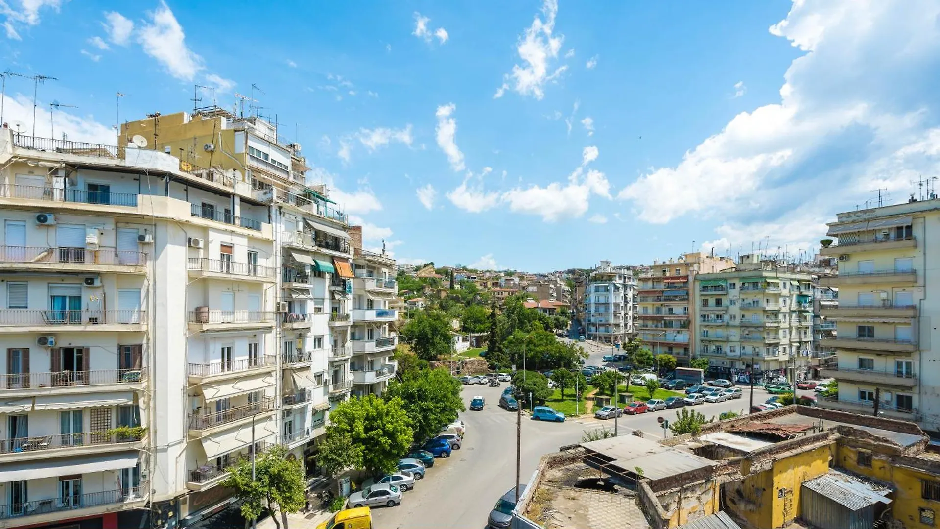 White Luxury Apartment سالونيك 0*,