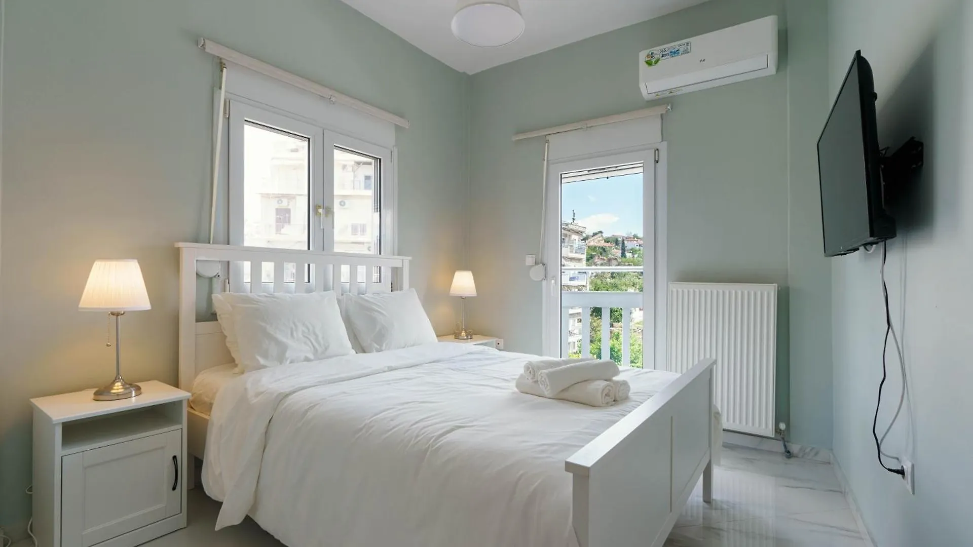 White Luxury Apartment 塞萨洛尼基
