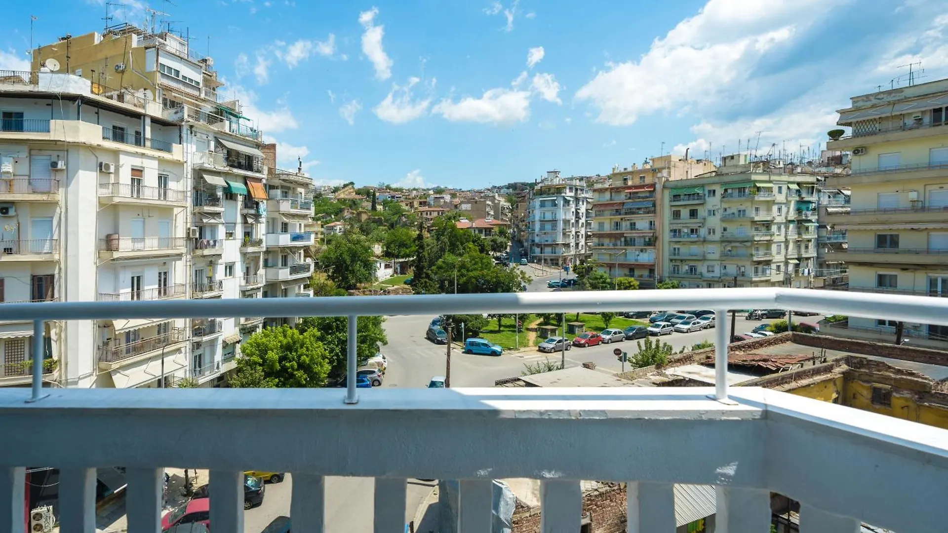 White Luxury Apartment 塞萨洛尼基